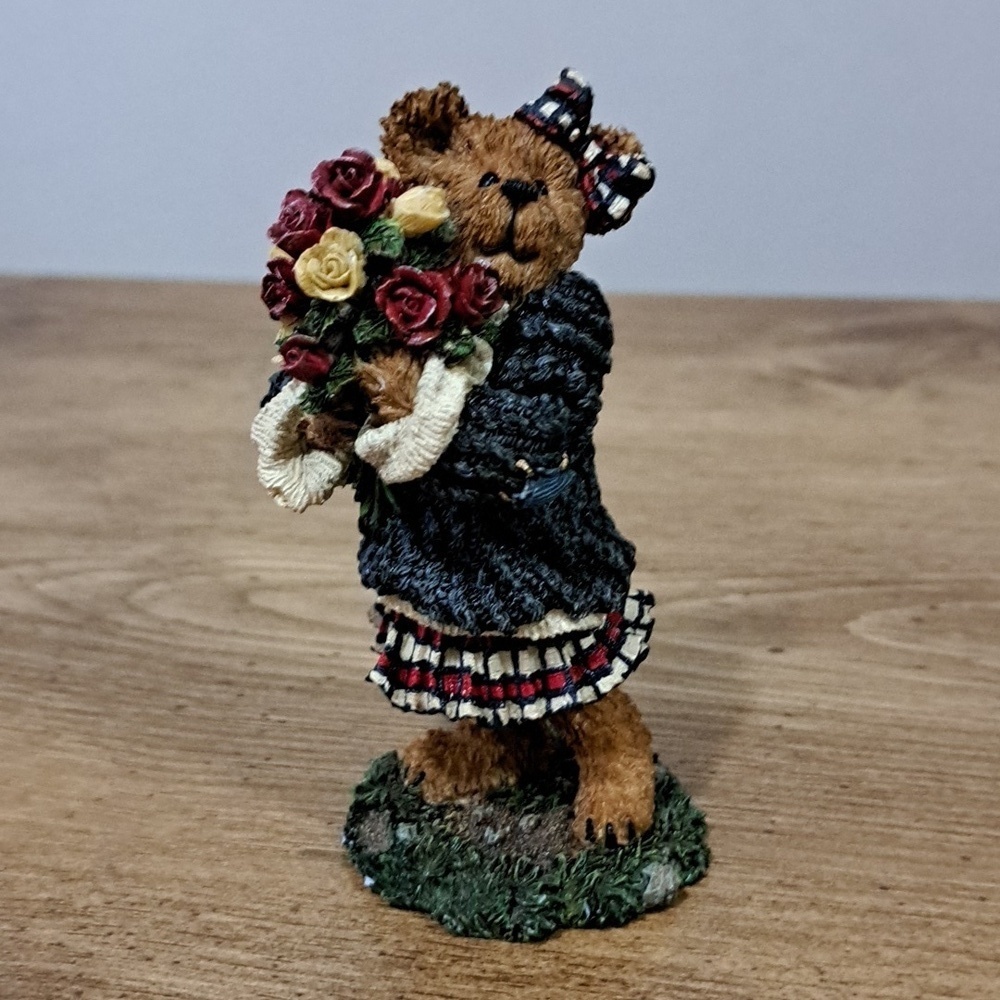 Boyd's Bears Figurine 2003 'Rosalie Bearheart - Love Is In The Air' Vintage